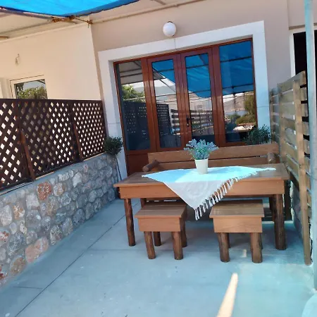 Manolakis Pizanias Apartamento *