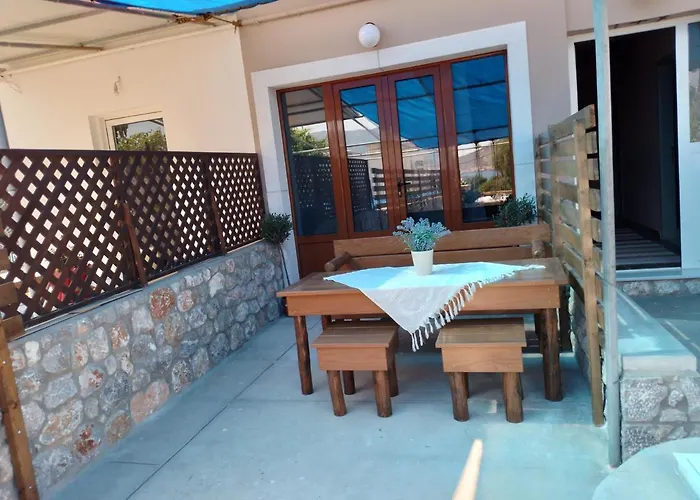 Manolakis Pizanias Apartman *